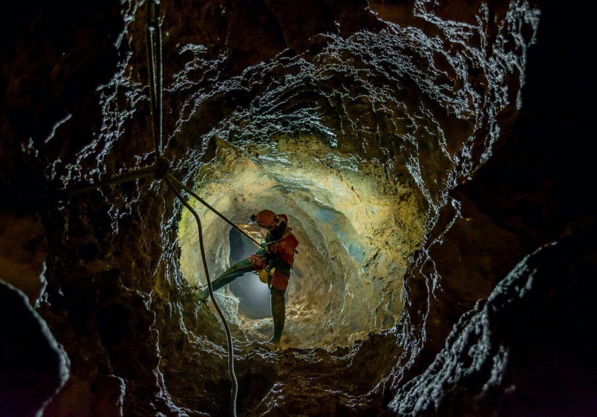 Blick in die neu entdeckte Passage im Höhlensystem der Sierra de las Nieves.