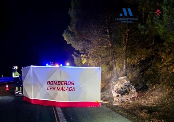 Auto in Antequera gegen Baum geprallt und in Flammen aufgegangen - Fahrer war sofort tot