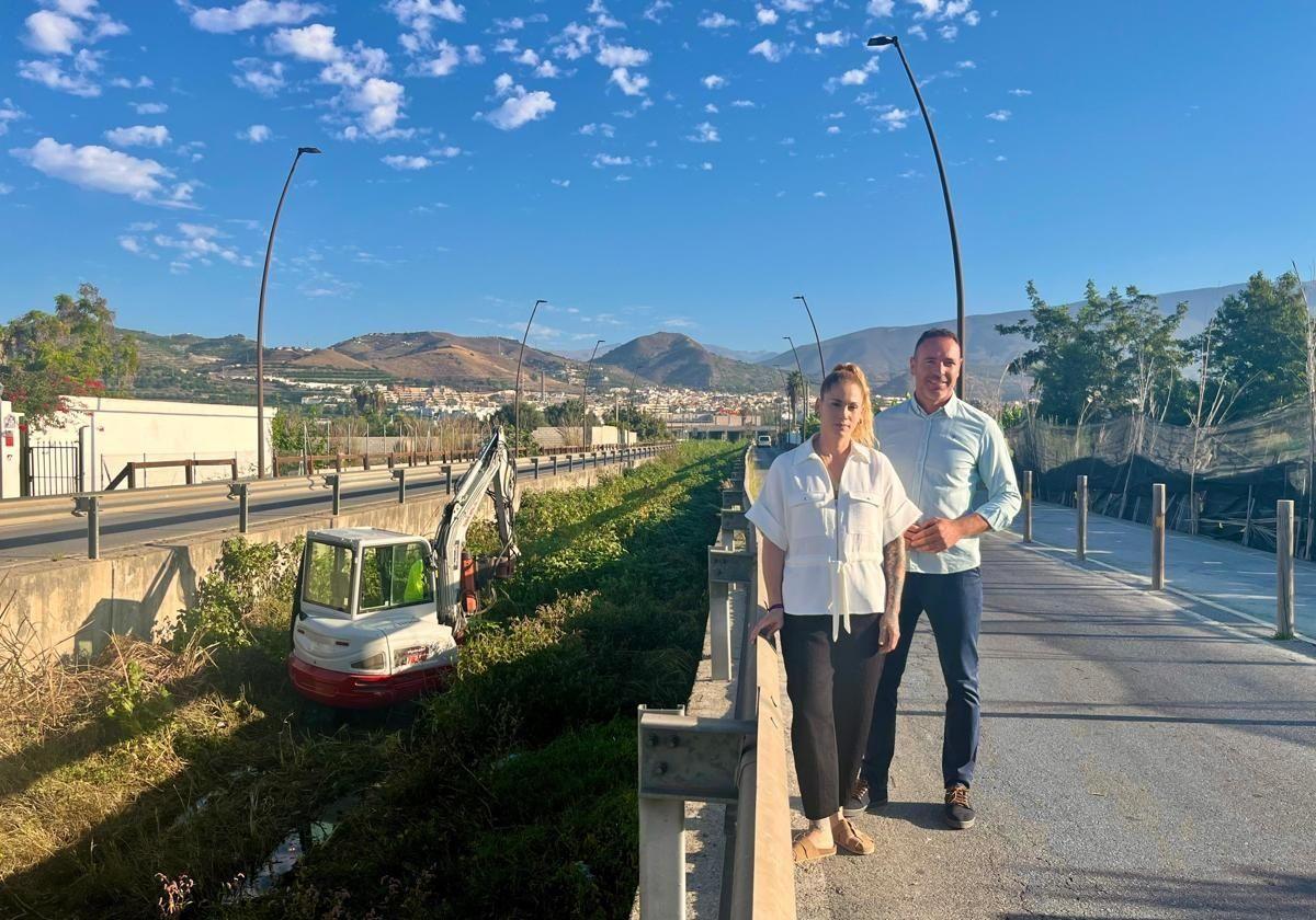 Raquel Escámez und Daniel Ortega bei ihrer Ortsbegehung.