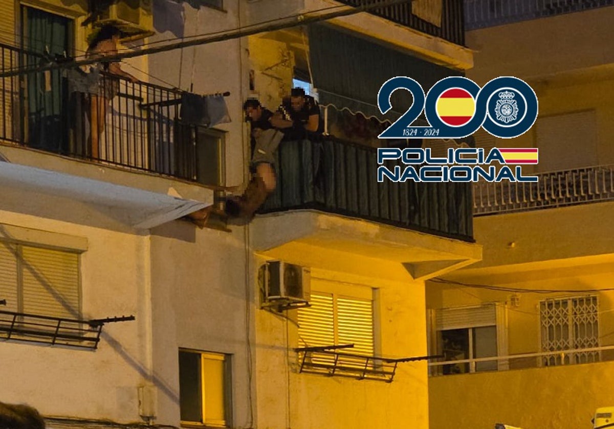 Der Mann mit einem der Polizisten.