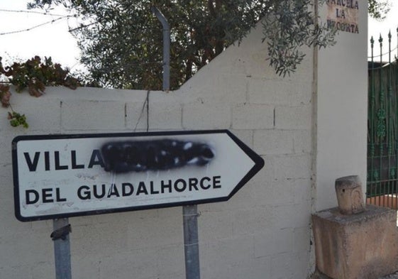 Eines der Schilder in dem Weiler.