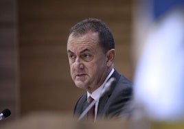 José María Muñoz im Presseraum von La Rosaleda.