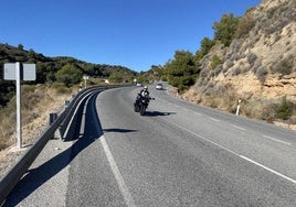 Die Straße zwischen Nerja und Almuñécar ist an den Wochenenden bei Motorradfahrern sehr beliebt.