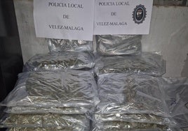 Die von der örtlichen Polizei von Vélez-Málaga beschlagnahmten Drogen.