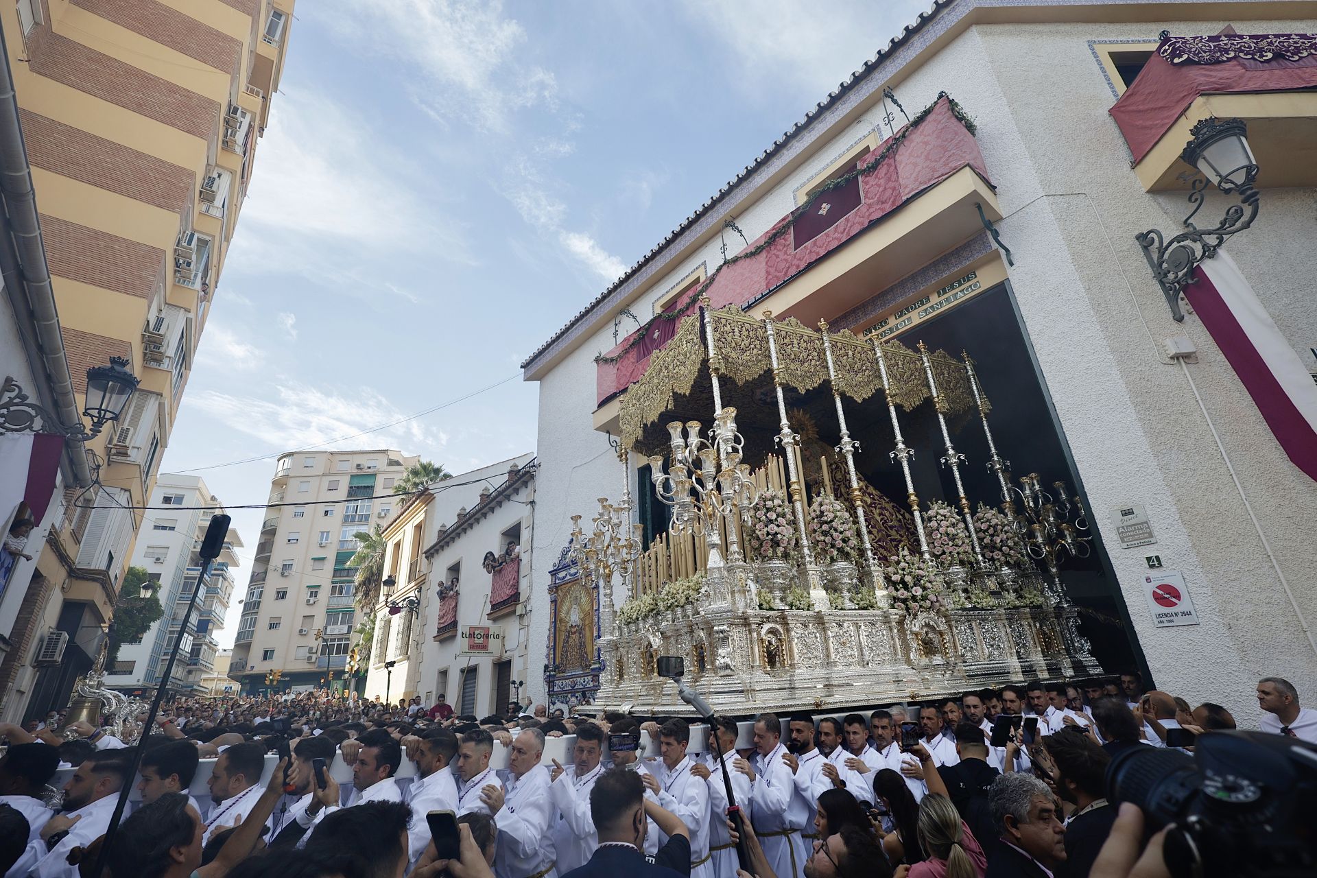 Tausende Zuschauer bei der Prozession der Virgen de la Trinidad in Málaga