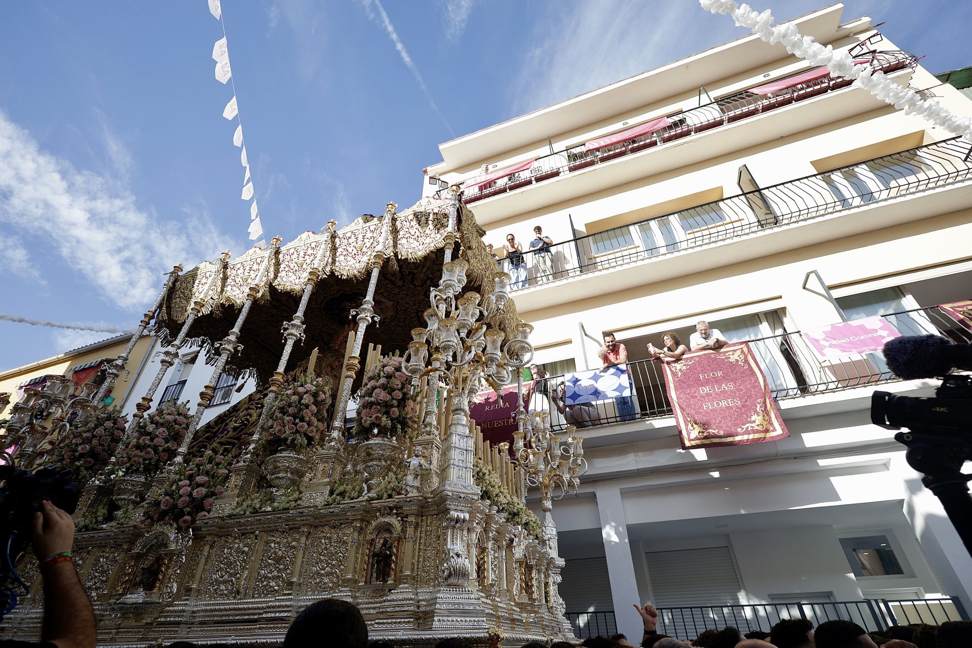 Tausende Zuschauer bei der Prozession der Virgen de la Trinidad in Málaga