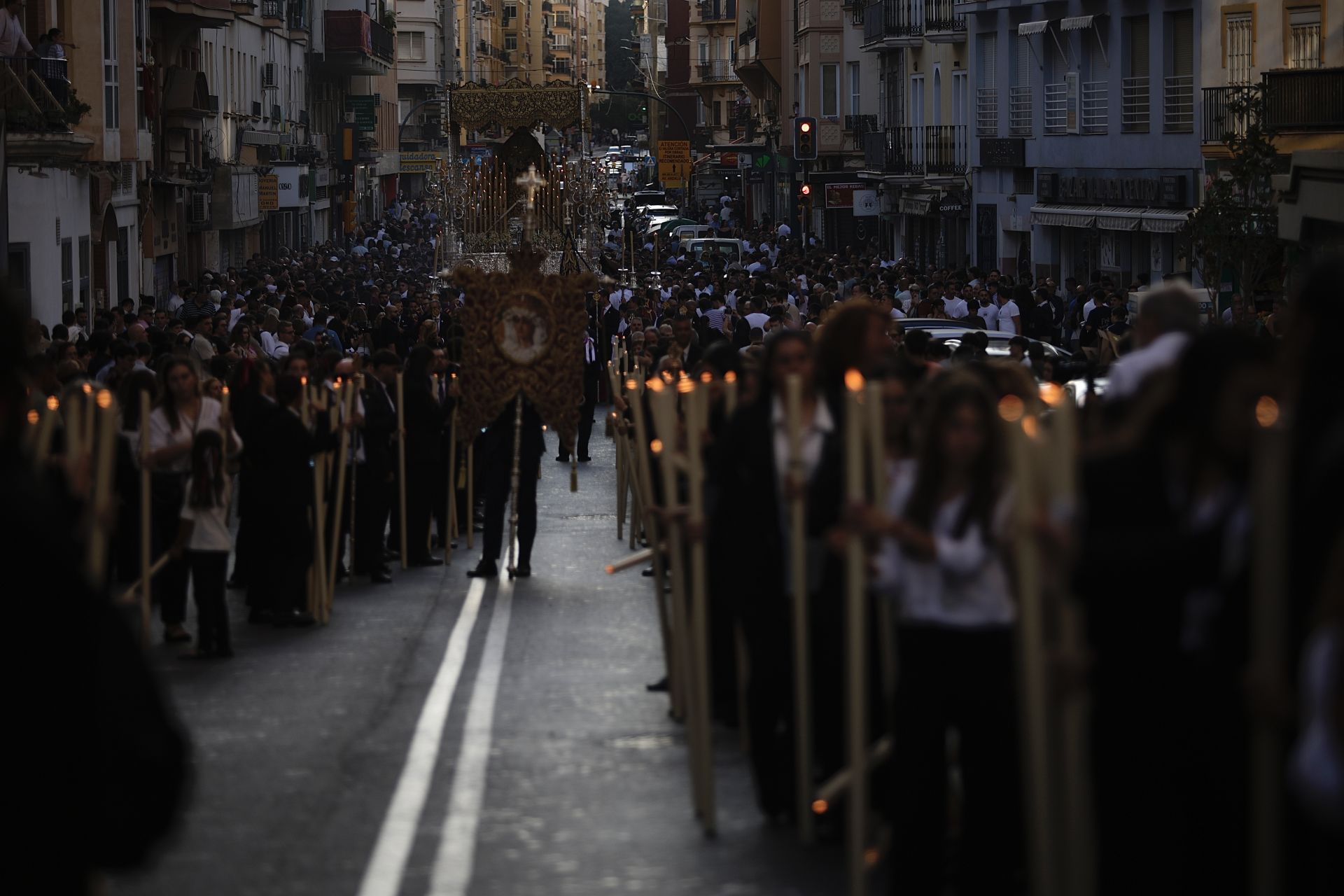 Tausende Zuschauer bei der Prozession der Virgen de la Trinidad in Málaga