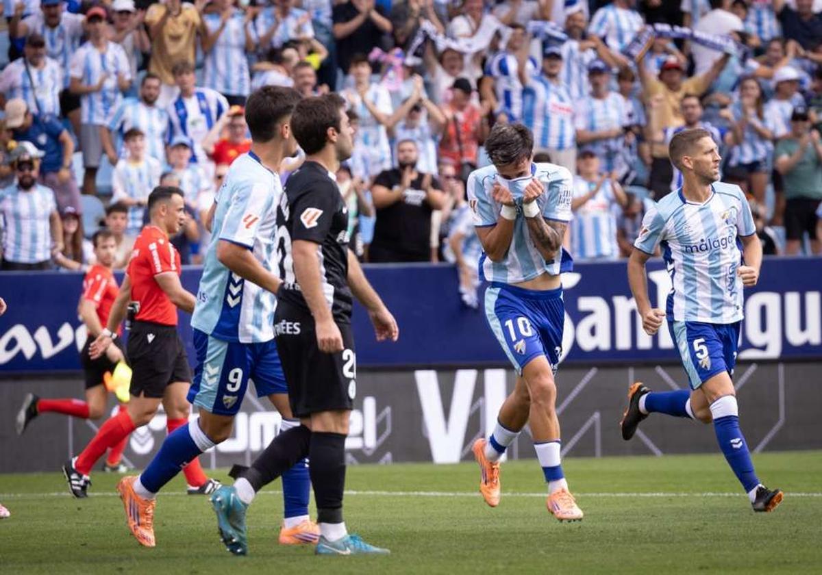 Spektakulärer FC Málaga gibt in La Rosaleda alles und gewinnt mit einem Mann weniger (4:1)