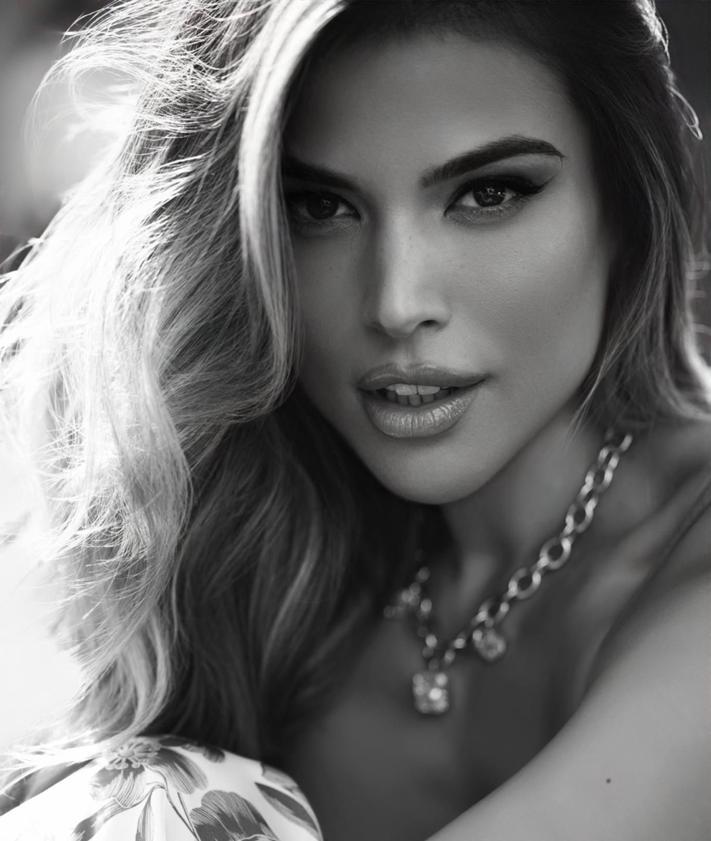 Imagen secundaria 2 - Topmodel Lidia Santos aus Málaga gibt ihr Debüt als Kellnerin in der Kuppelshow «First Dates»