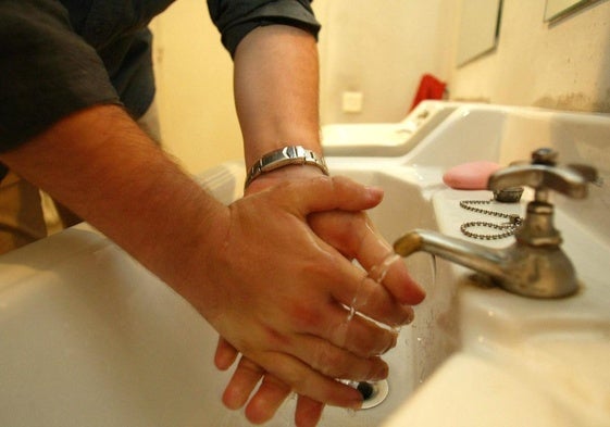 Einfache Maßnahme für mehr Hygiene: Gründliches Händewaschen.