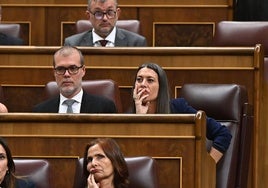 Die Sprecherin von Junts per Catalunya Míriam Nogueras und der Abgeordnete Josep Maria Cruset.