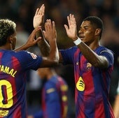 Lamine Yamal und Marcus Rashford feiern das Tor des Engländers gegen Elche.