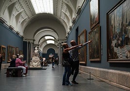 Prado-Museum in Madrid färbt sich blau