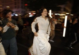 Rosalía bei ihrer Ankunft im Plau Nacional.