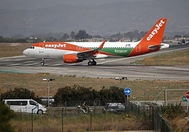 Easyjet-Flugzeug am Flughafen Malaga.