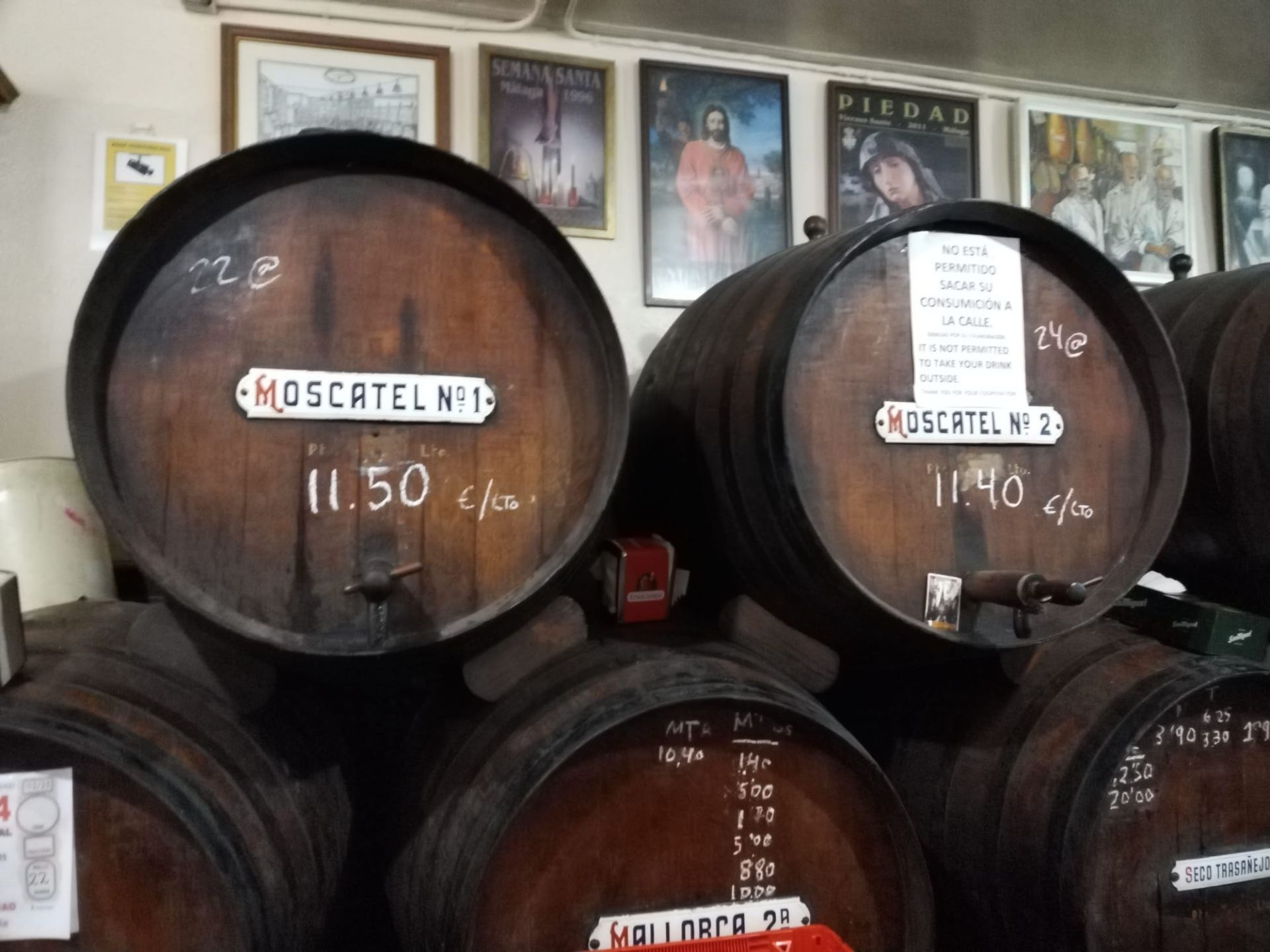 Imagen secundaria 1 - Wo der Wein die Zeit konserviert: die Antigua Casa de Guardia in Málaga