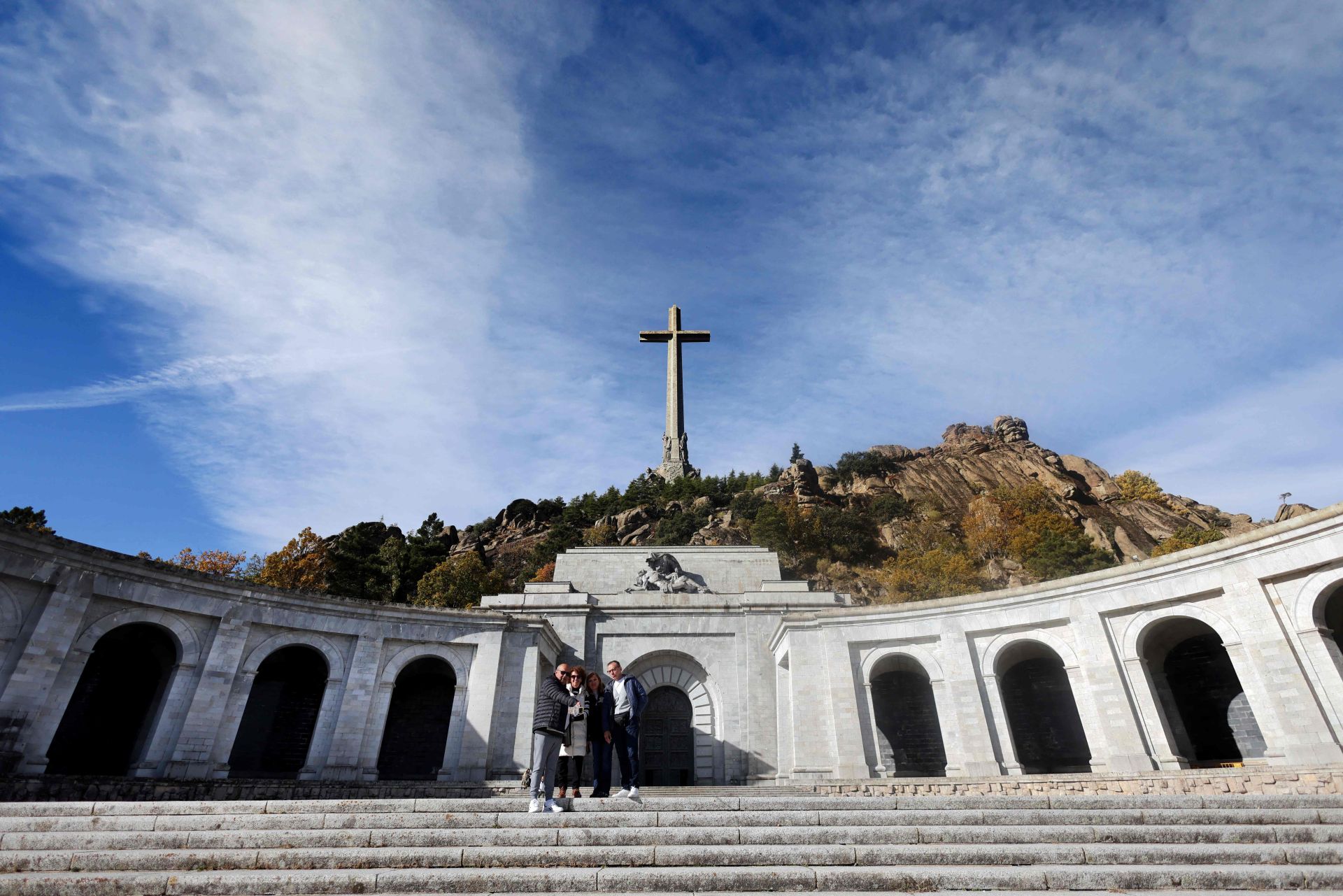 Die historische Gedenkstätte, die früher Valle de los Caídos (Tal der Gefallenen) hieß, ließ Franco von republikanische Gefangenen errichten.