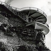 Eines der Bilder des Balcón de Europa, die in der Ausstellung zu sehen sind.