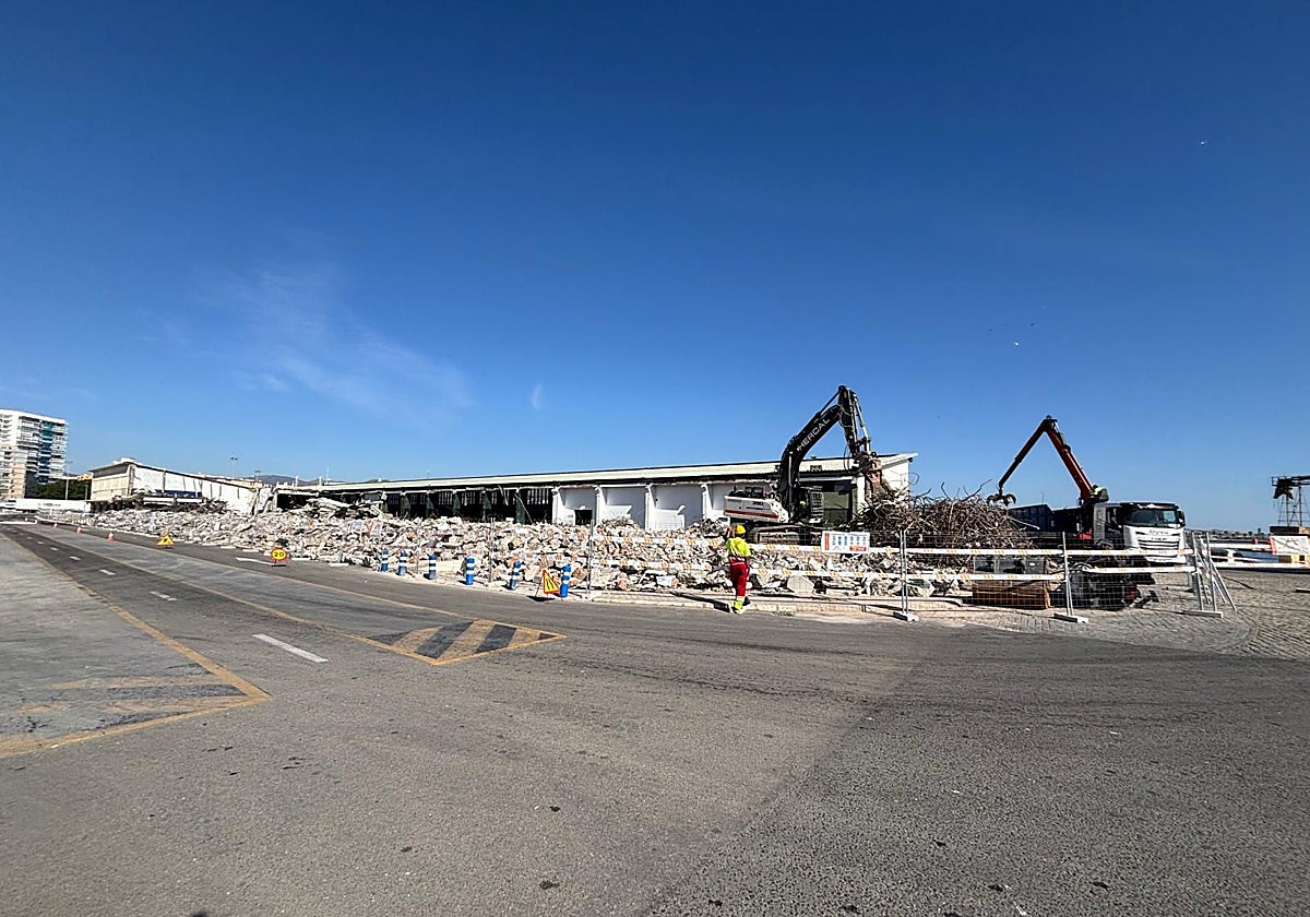 Stand der Abrissarbeiten am alten Fischmarkt im Hafen.