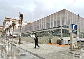 Fassade des heutigen Stadtmarktes von Almuñécar.