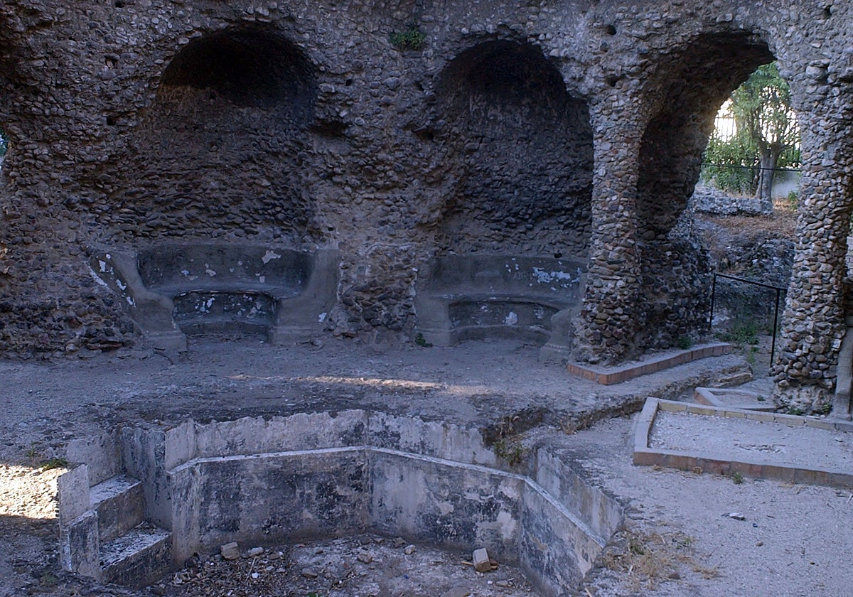 Die römischen Bäder haben einen Großteil ihrer Struktur bewahrt.