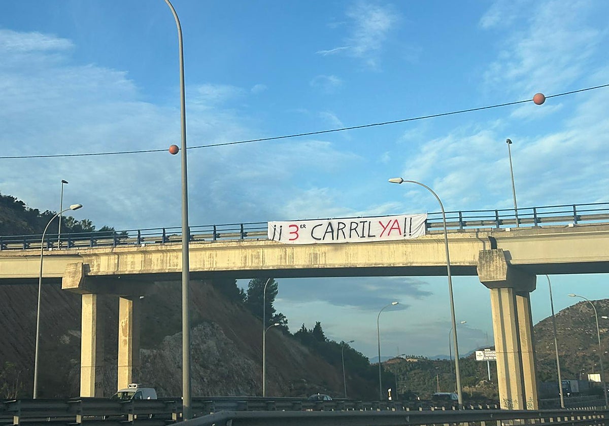 Banner mit der Forderung nach einer dritten Fahrspur auf der Umgehungsstraße von Rincón.