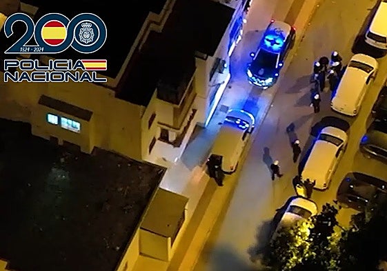 Luftaufnahme des Polizeieinsatzes vom Donnerstag in Vélez-Málaga.