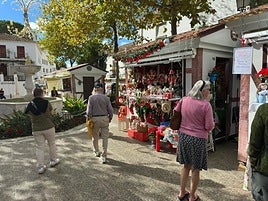Weihnachtsmarkt von Mijas Pueblo auf der Plaza de la Constitución eröffnet