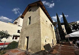 Das Gebäude La Tribuna ist das Älteste in Arroyo de la Miel und Teil einer Papierfabrik aus dem Jahre 1784.