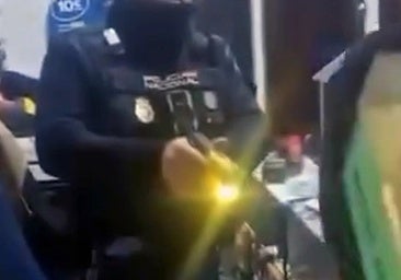 Für den Todesfall von Torremolinos möglicherweise mitverantwortlicher Polizist klagt über Stalking