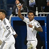 Rodrygo beim Feiern des Tores, das Madrid zum Sieg verholfen hat.