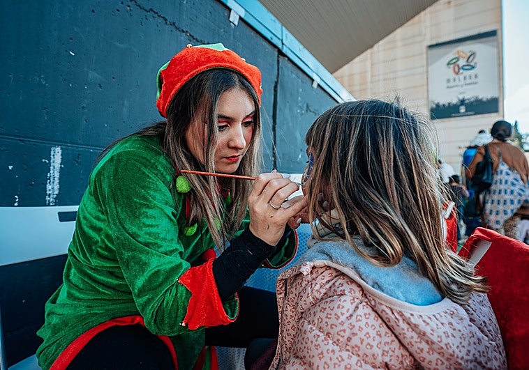Markt mit Festivalcharakter: Geschenkeinkäufe, Live-Musik und Food Trucks