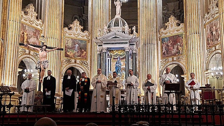 Ökumenischer Gedenkgottesdienst in Málagas Kathedrale mit Bischof José Antonio Satué Huerto.
