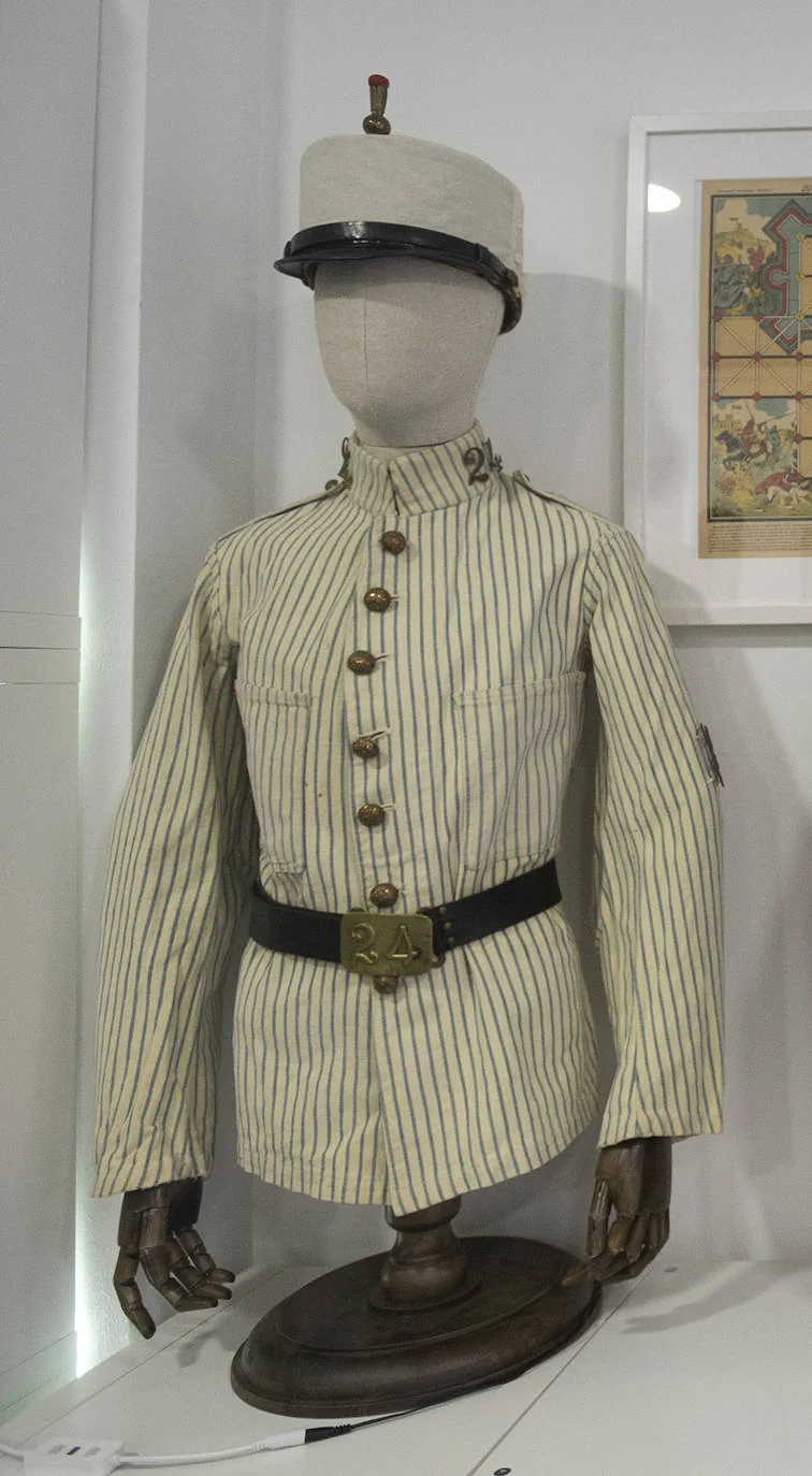 A 'rayadillo' uniform used in Africa, 1906