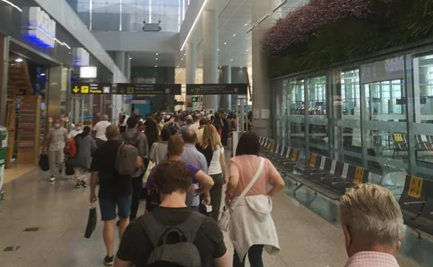 Passengers fume at two-hour queues and missed flights at Malaga Airport