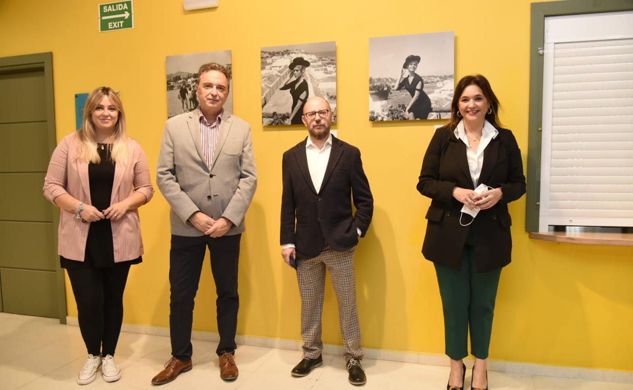 Aida Blanes, José Ortiz, José Luis Cabrera and Margarita del Cid inaugurate the exhibition.