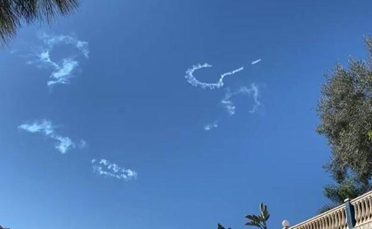 One of the punctuation marks being drawn in the sky this Monday, 8 November.