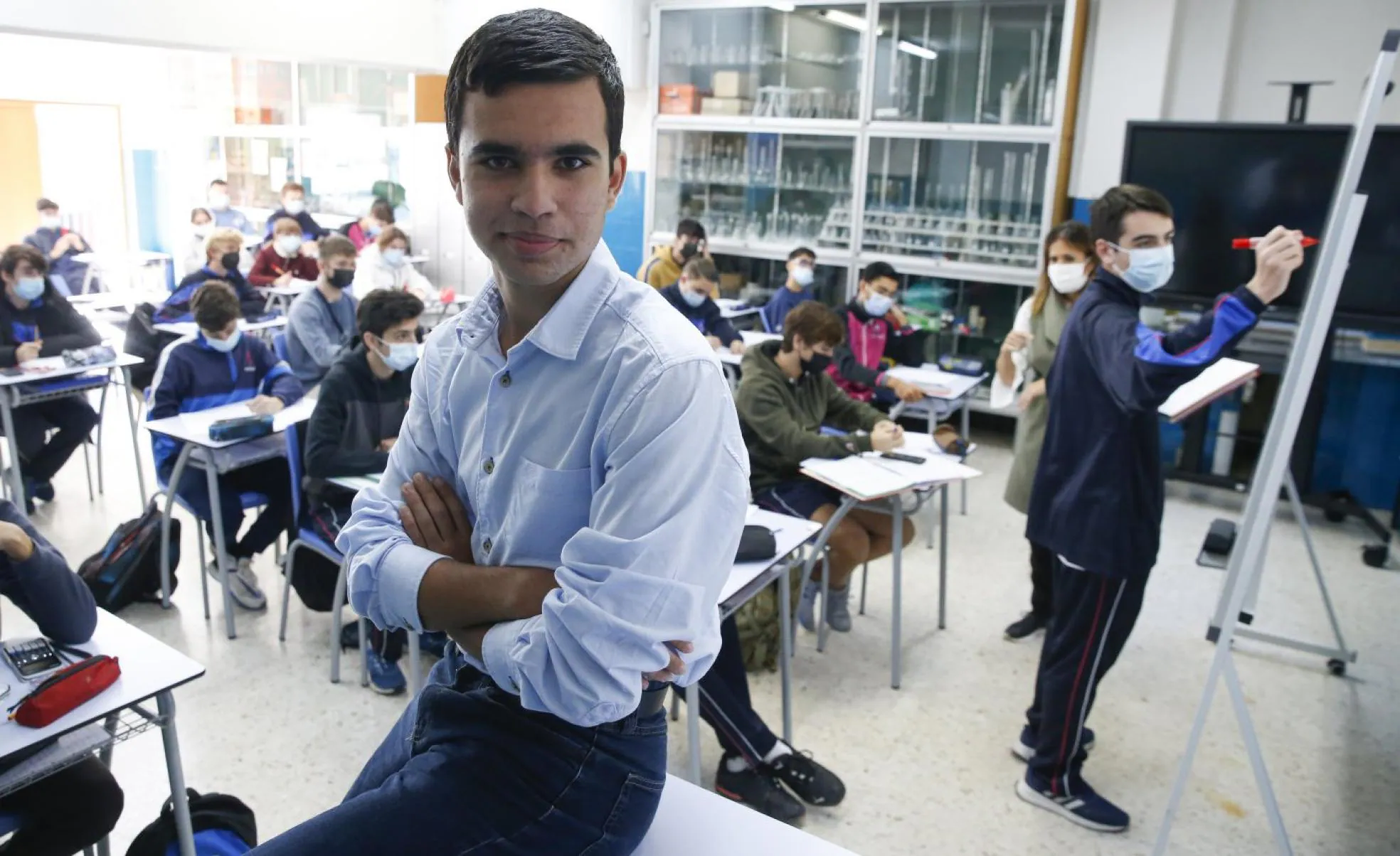 José Núñez Sánchez, in the classroom with his peers. 