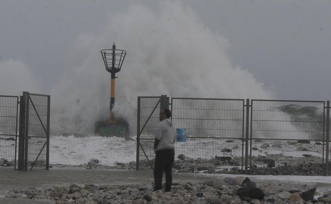 Two people were injured in Malaga province and a beach bar in Fuengirola was flattened. 