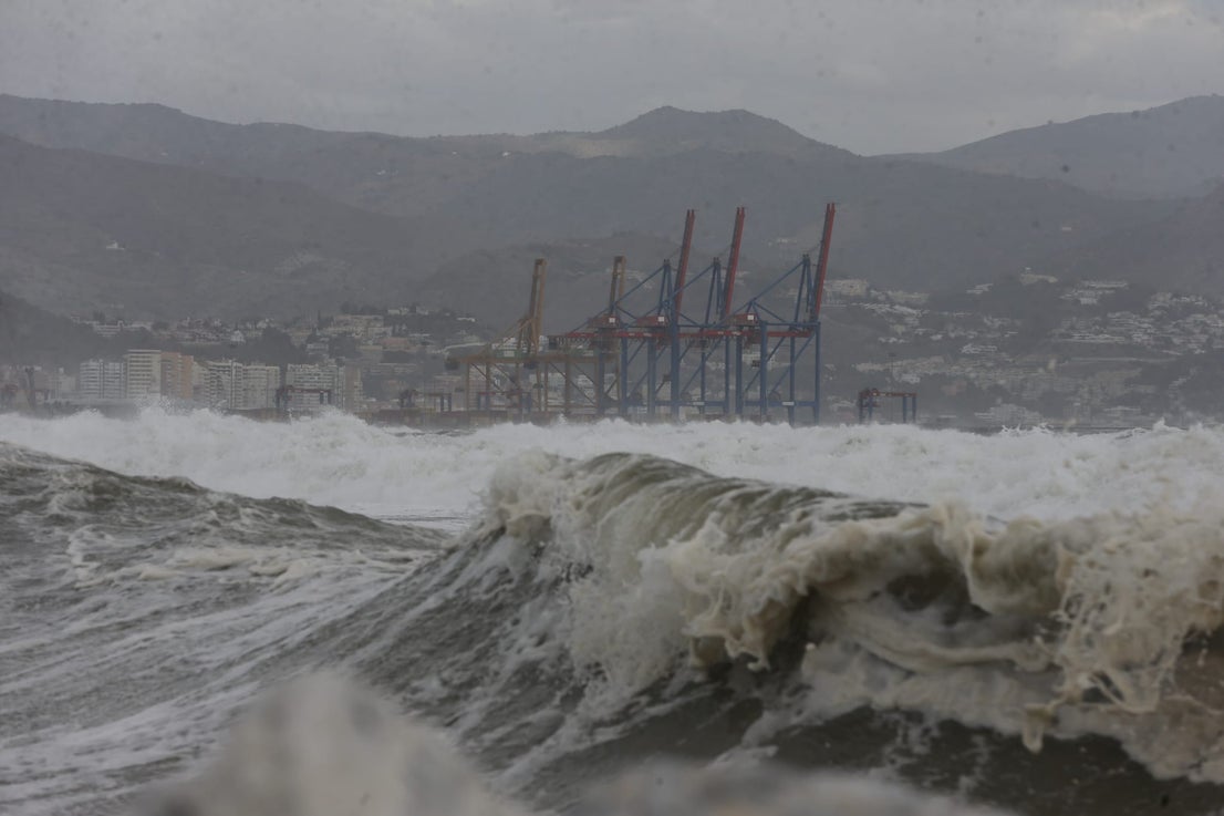 Two people were injured in Malaga province and a beach bar in Fuengirola was flattened. 