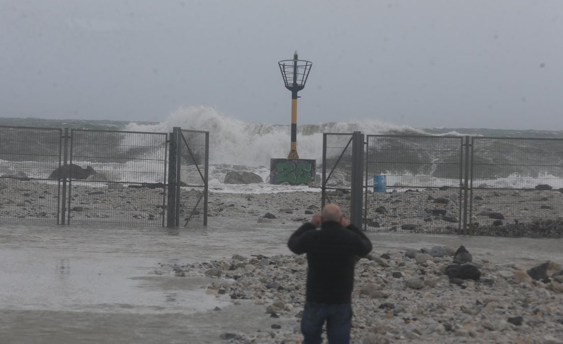 Two people were injured in Malaga province and a beach bar in Fuengirola was flattened. 