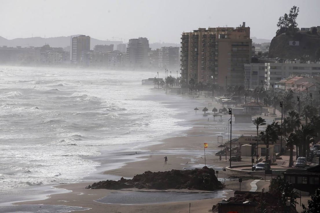 Two people were injured in Malaga province and a beach bar in Fuengirola was flattened. 