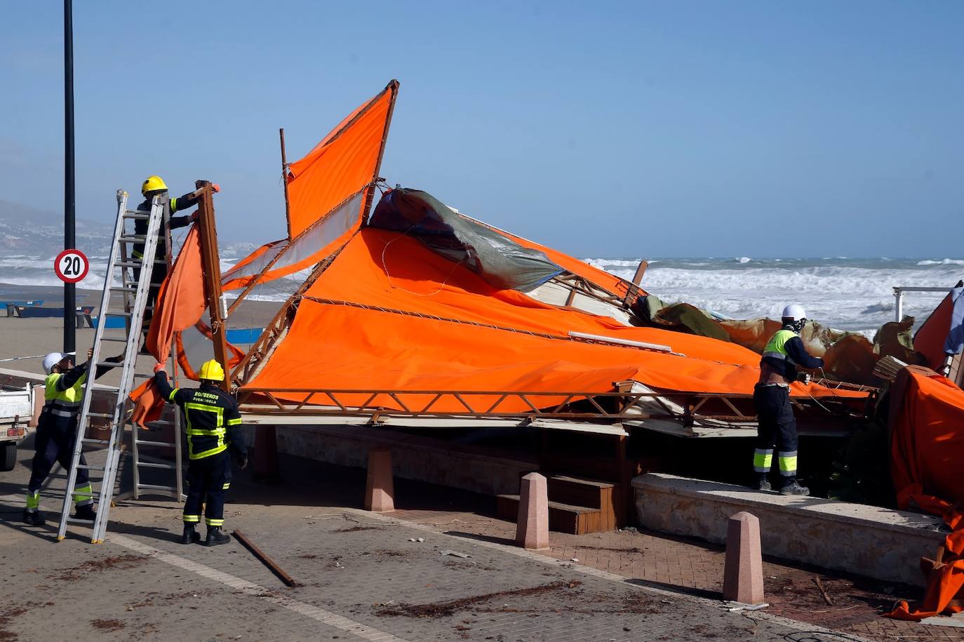 Two people were injured in Malaga province and a beach bar in Fuengirola was flattened. 
