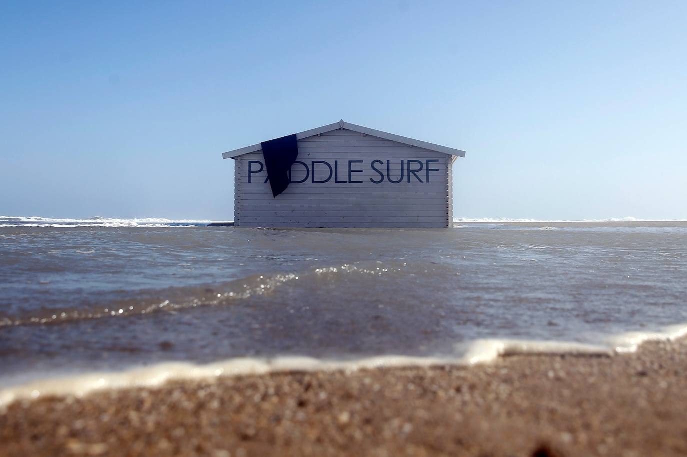 Two people were injured in Malaga province and a beach bar in Fuengirola was flattened. 