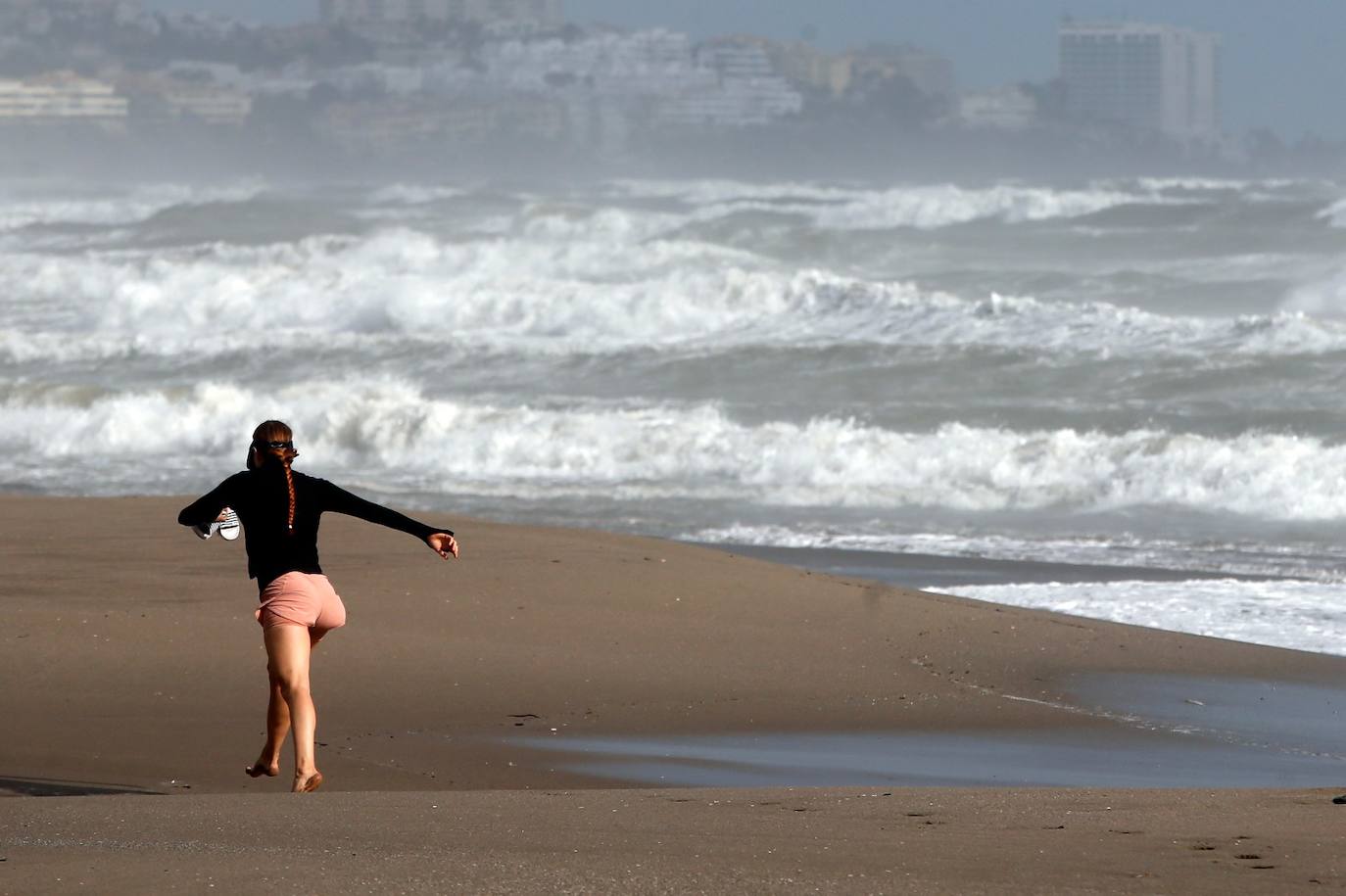 Two people were injured in Malaga province and a beach bar in Fuengirola was flattened. 