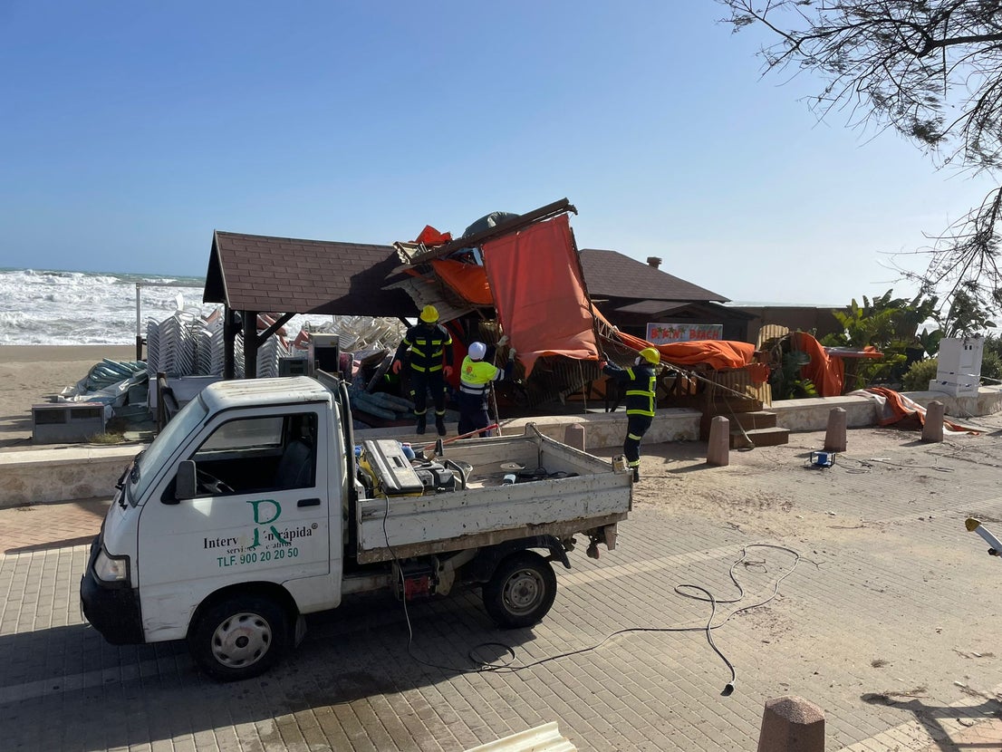 Two people were injured in Malaga province and a beach bar in Fuengirola was flattened. 