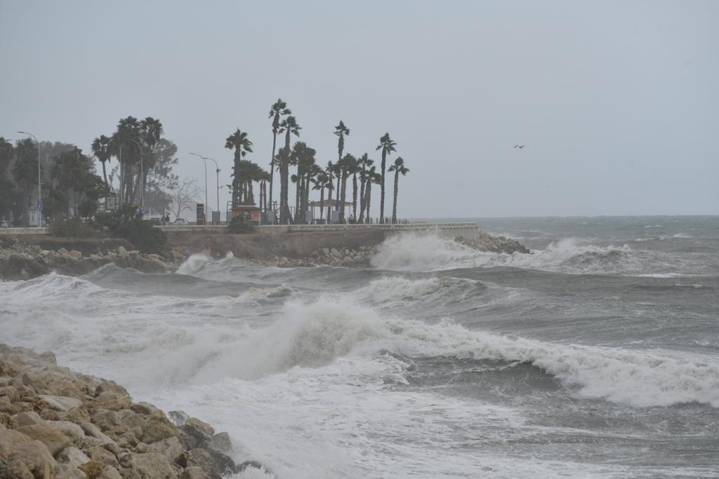 Two people were injured in Malaga province and a beach bar in Fuengirola was flattened. 