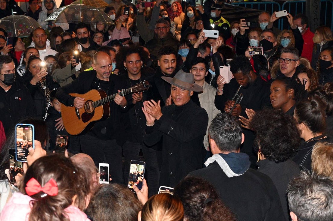 Crowds gathered at Marbella's Christmas lights despite the threat of rain.