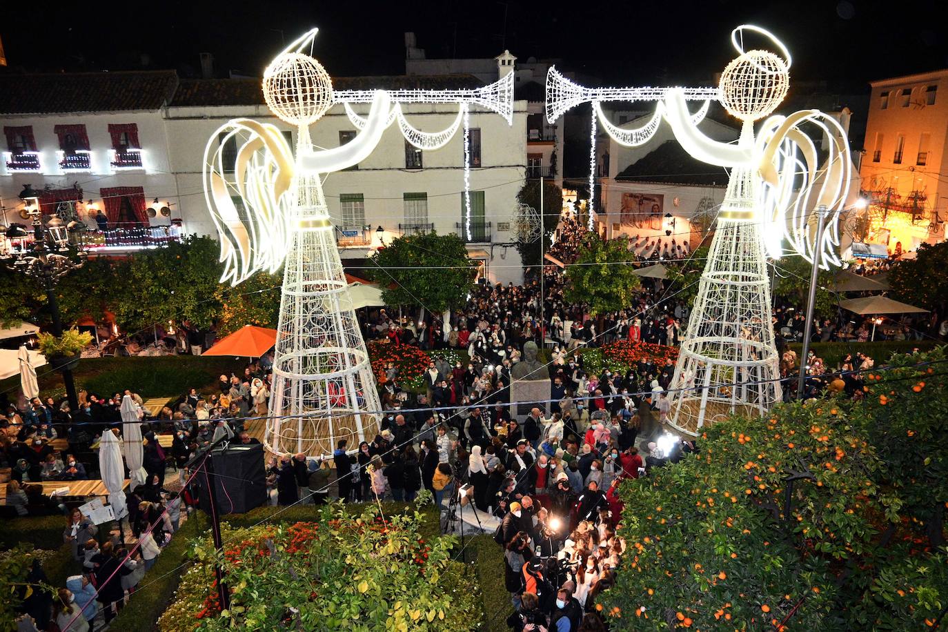 Crowds gathered at Marbella's Christmas lights despite the threat of rain.