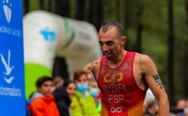 Rubén Rufaza finishes third in the XTerra World Championship